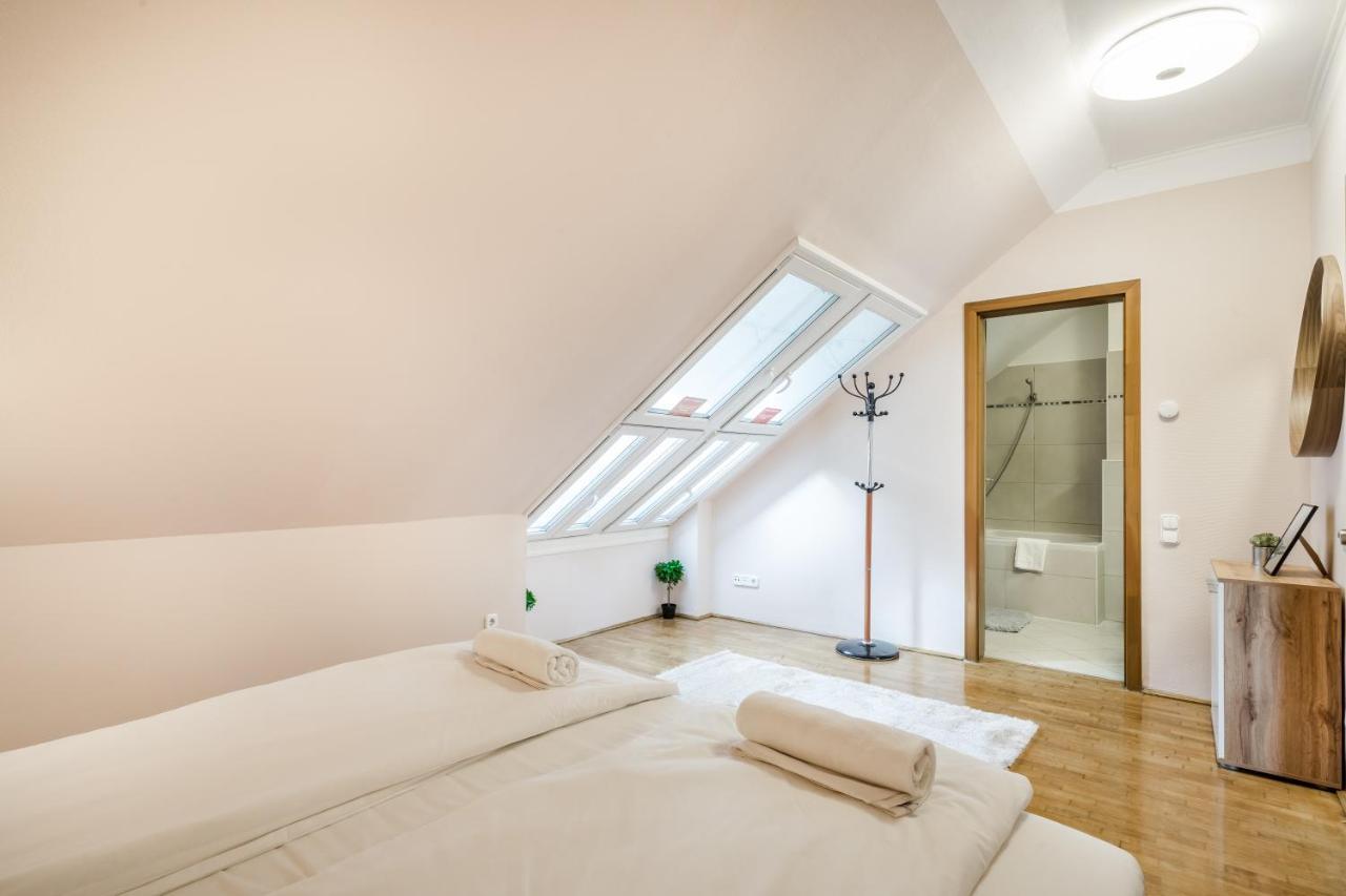 Bpr Timber Loft Home With Balcony Budapest Eksteriør billede