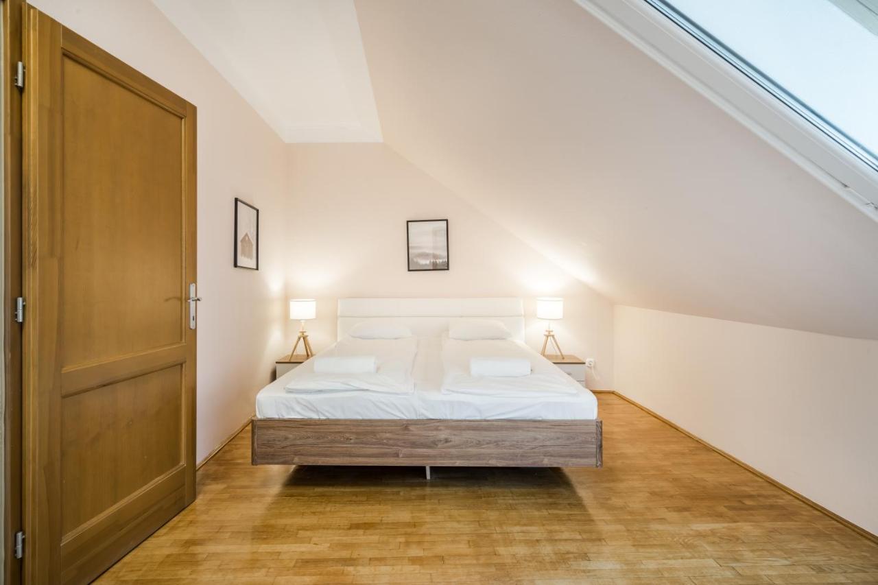 Bpr Timber Loft Home With Balcony Budapest Eksteriør billede